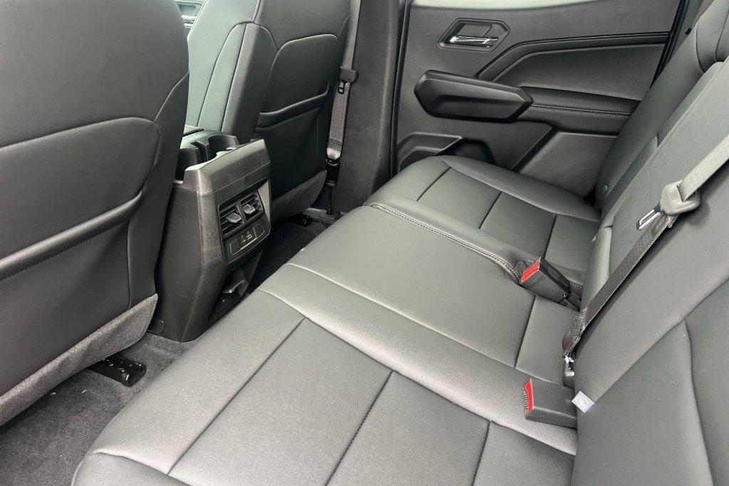 New 2026 GMC Canyon Elevation w/ Convenience Package image 9