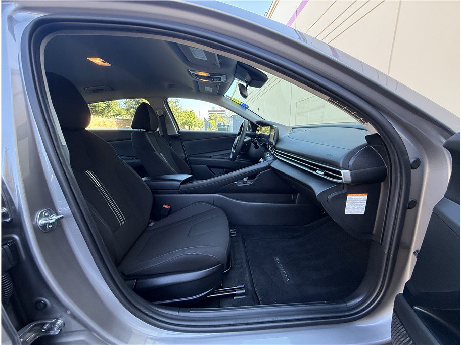 Used 2024 Hyundai Elantra Blue FWD image 12