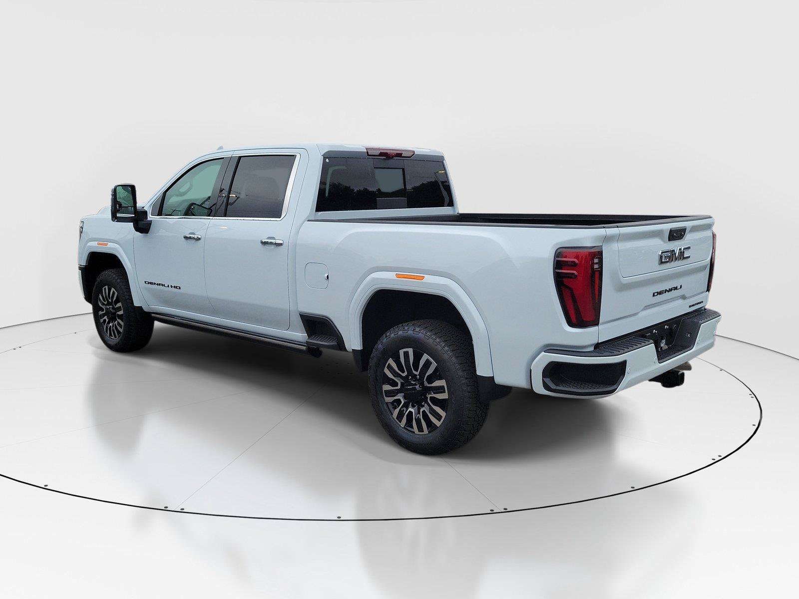 New 2026 GMC Sierra 2500 Denali Ultimate w/ LPO, Black Badging Package AWD/4WD image 3