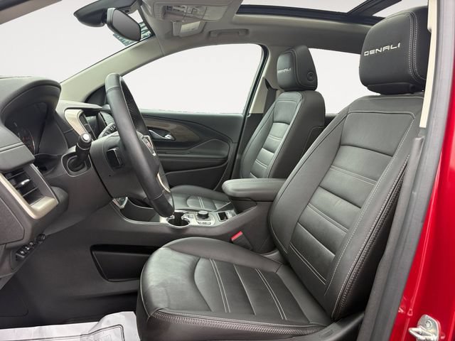 Used 2024 GMC Terrain Denali w/ Denali Premium Package AWD/4WD image 9