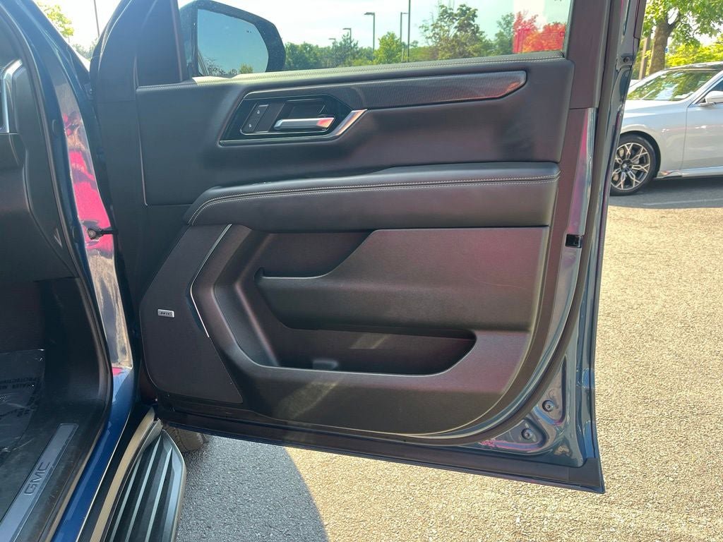 Used 2025 GMC Yukon XL Elevation AWD/4WD image 23