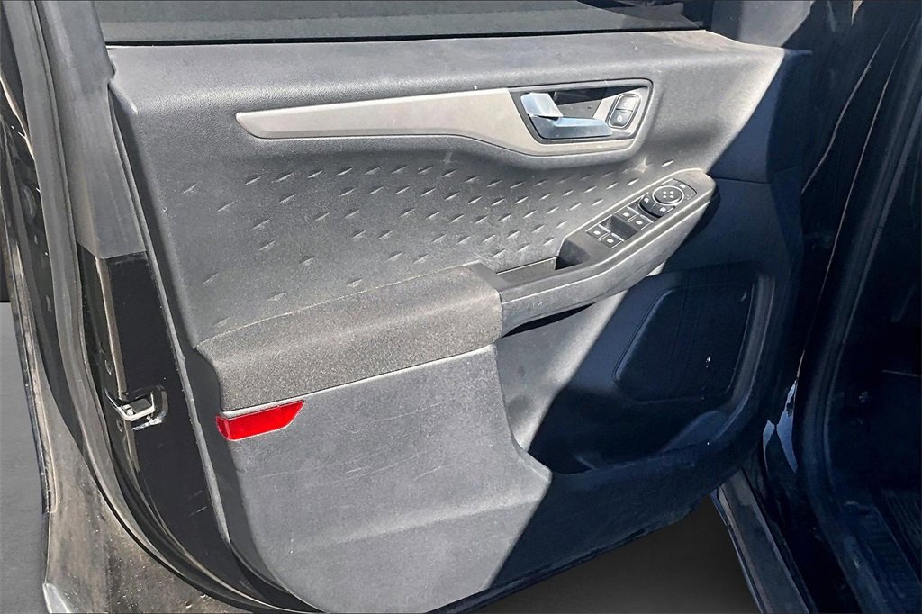 Used 2020 Ford Escape SE image 17