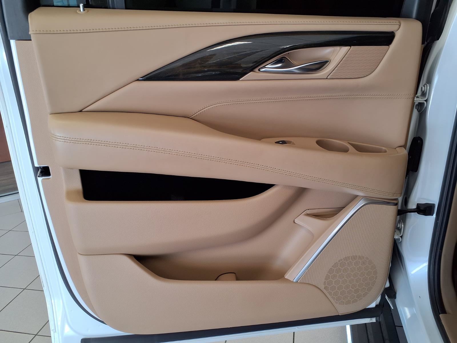 Used 2019 Cadillac Escalade ESV Platinum AWD/4WD image 20