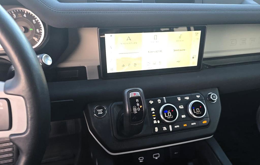 Used 2023 Land Rover Defender 110 X-Dynamic SE AWD/4WD image 11