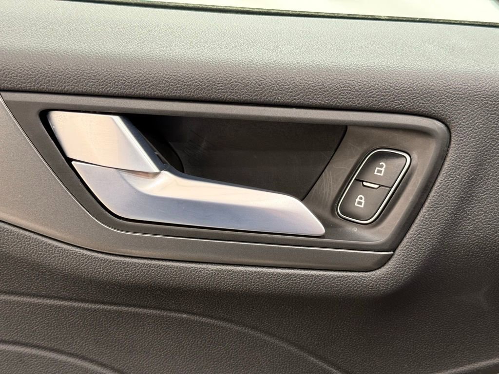 New 2024 Ford Escape SE image 32