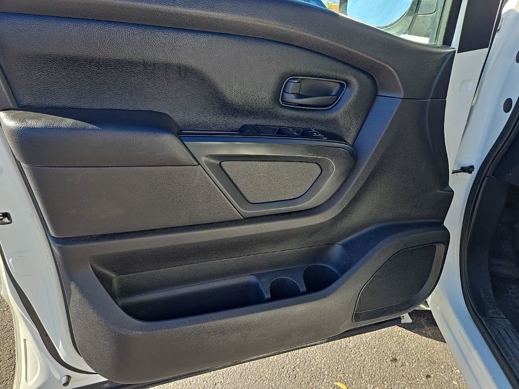 Used 2017 Nissan Titan S image 9