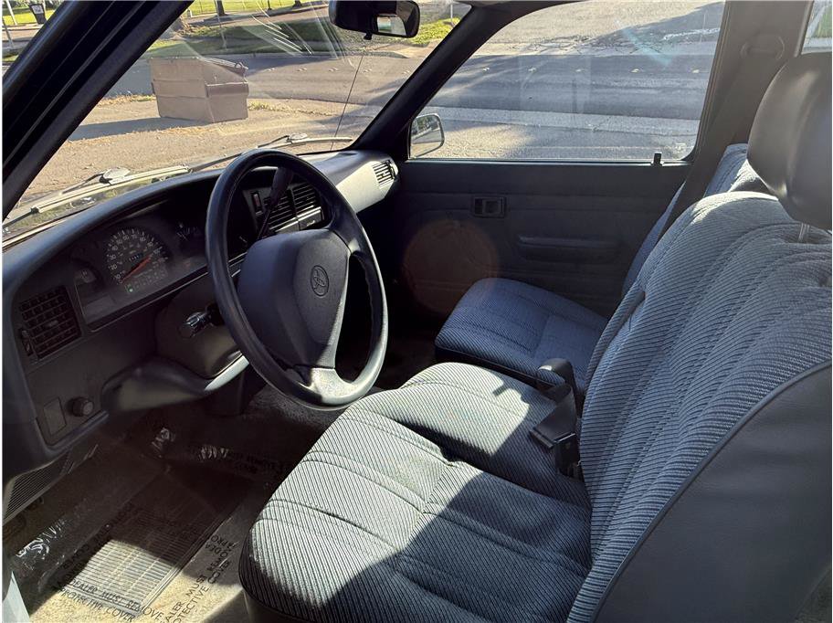 Used 1994 Toyota Pickup DX RWD image 9
