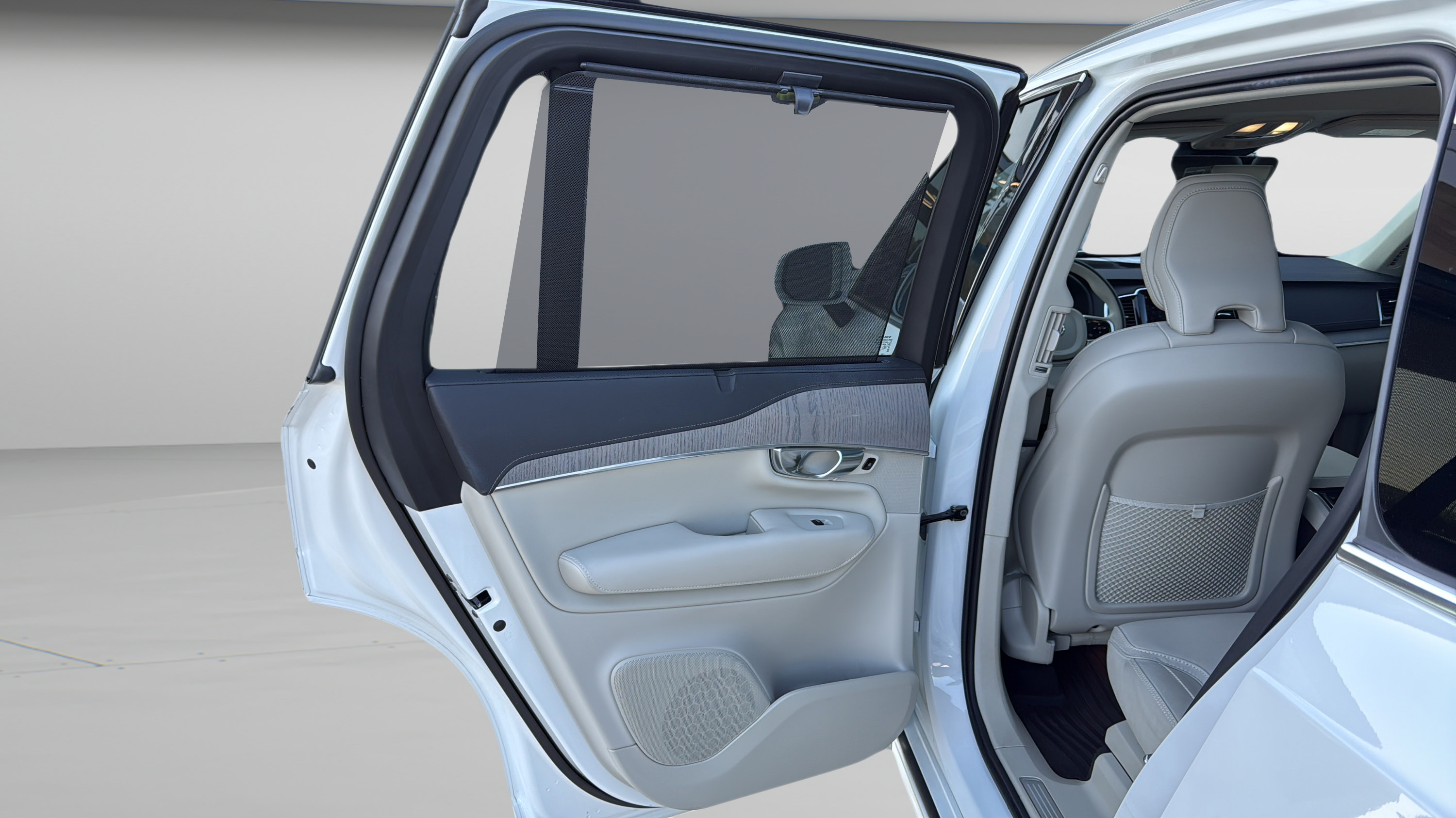 Used 2025 Volvo XC90 B6 Ultra w/ Protection Package AWD/4WD image 22