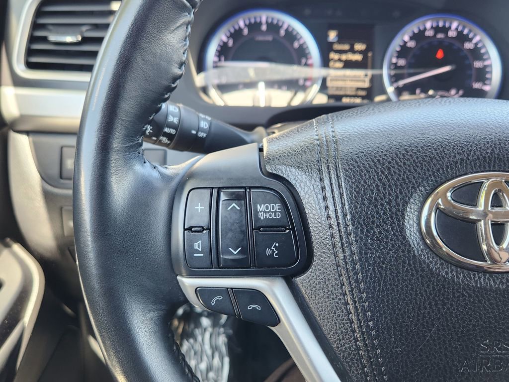 Used 2018 Toyota Highlander SE AWD/4WD image 16