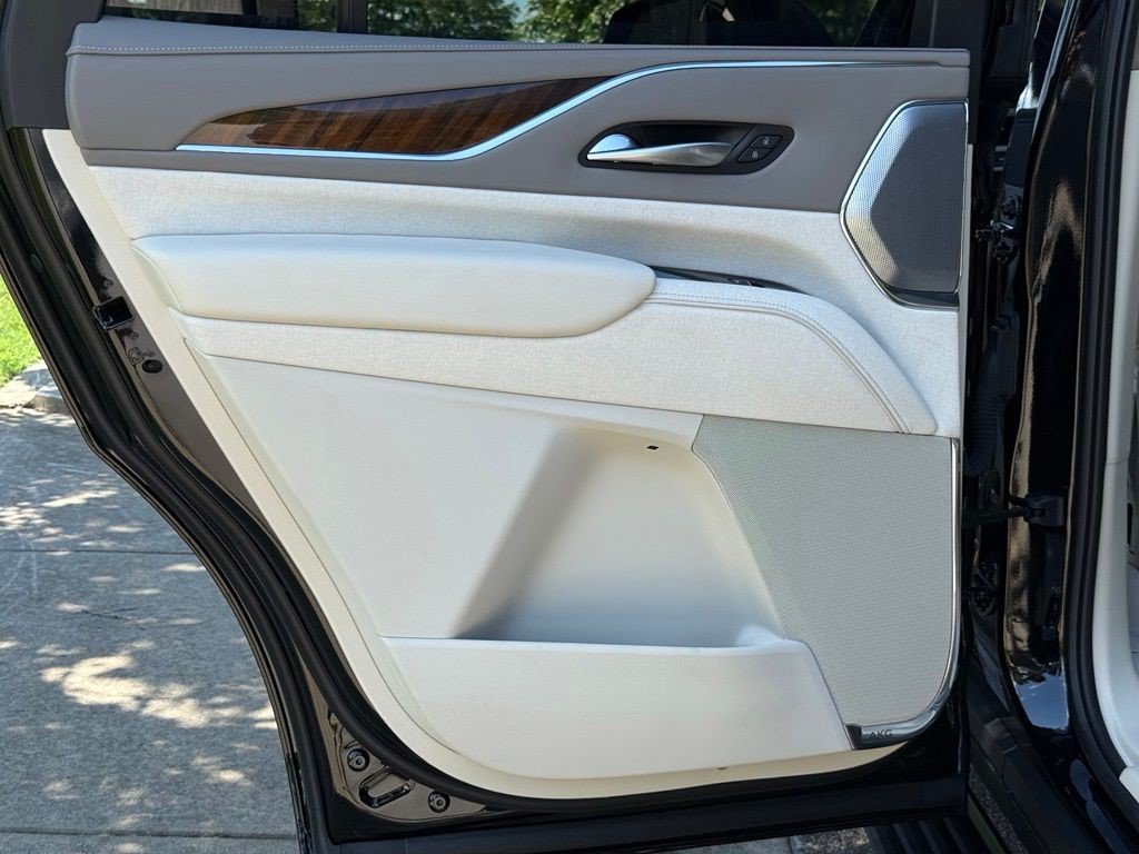 Certified 2024 Cadillac Escalade Sport Platinum w/ LPO, ONYX Package AWD/4WD image 19