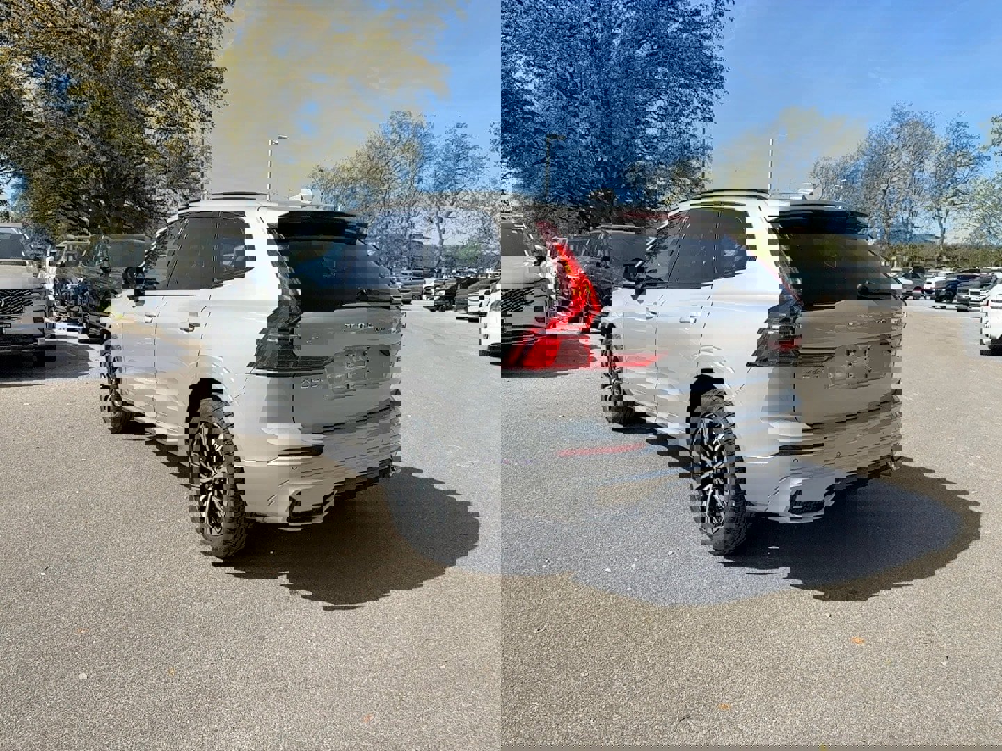 Used 2025 Volvo XC60 B5 Core image 3