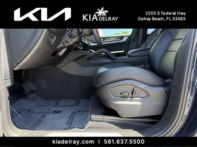 Used 2025 Porsche Cayenne AWD/4WD image 18