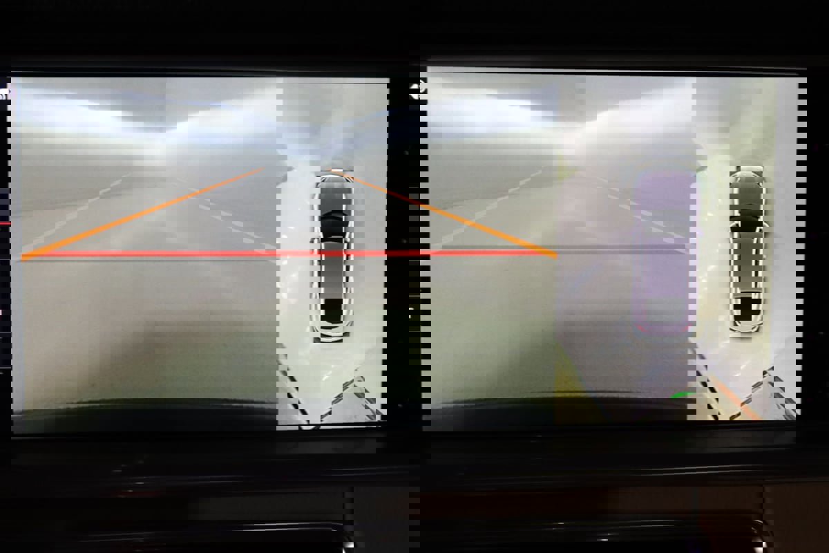 Used 2018 Porsche Panamera 4 image 25