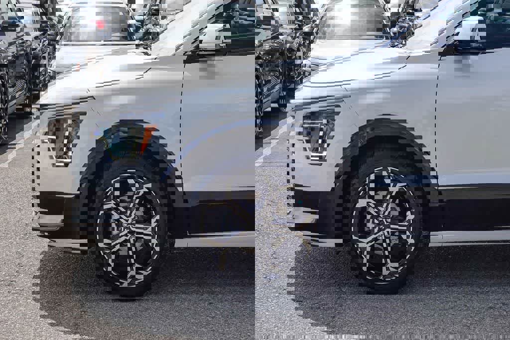 Certified 2023 Kia Niro EX Touring image 9