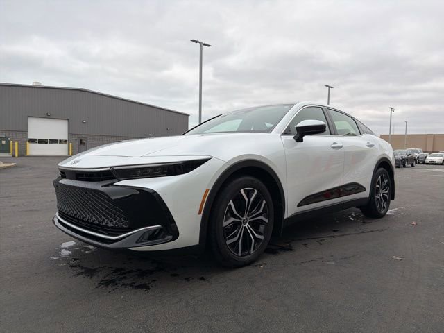 Used 2023 Toyota Crown Limited image 3