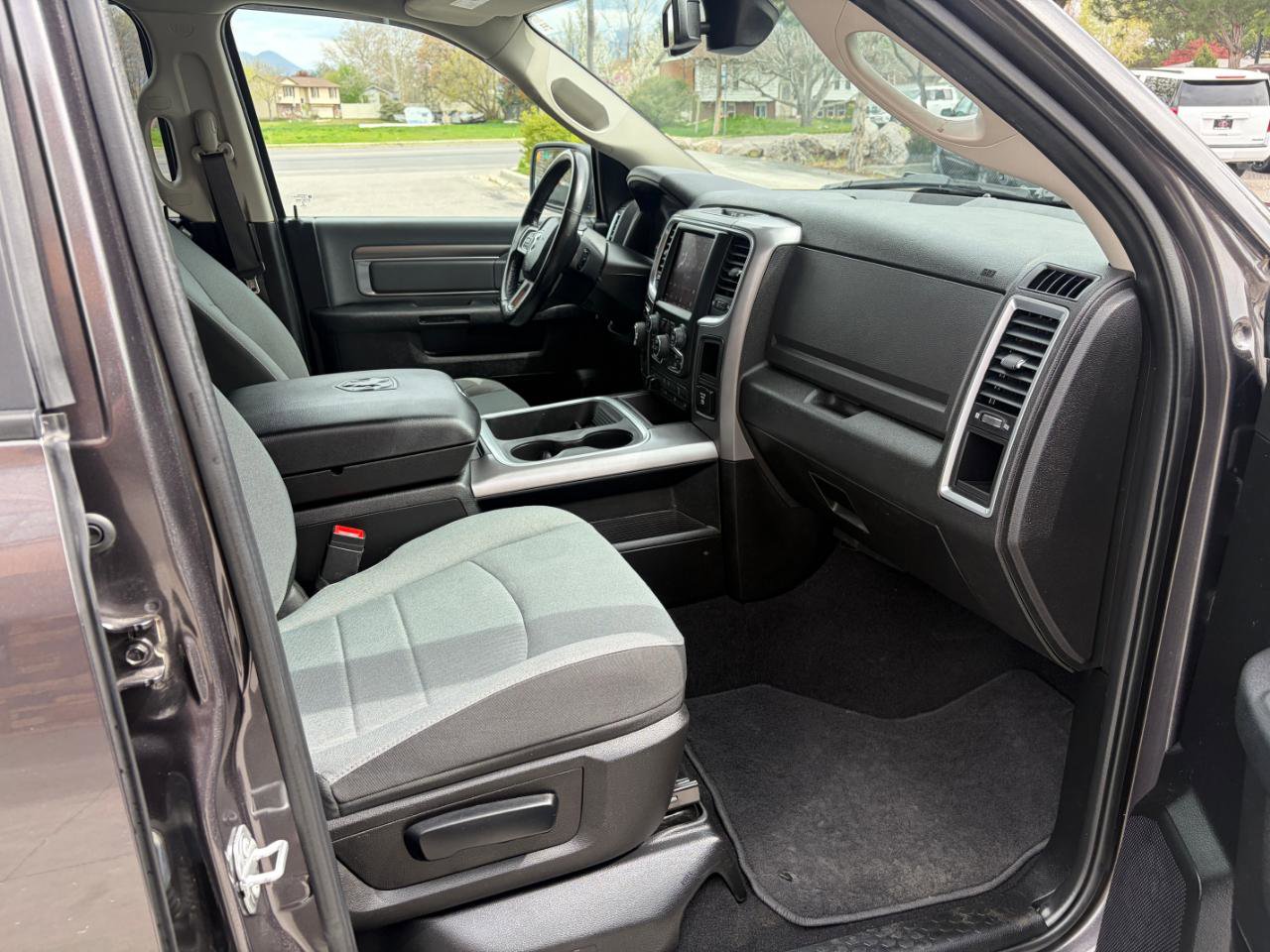 Used 2021 RAM 1500 Classic SLT w/ SLT Plus D￩cor Group image 7