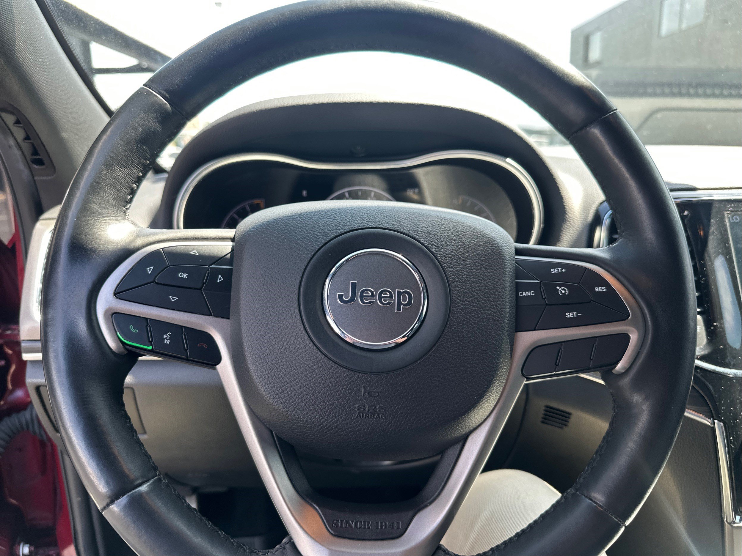 Used 2019 Jeep Grand Cherokee Limited AWD/4WD image 18