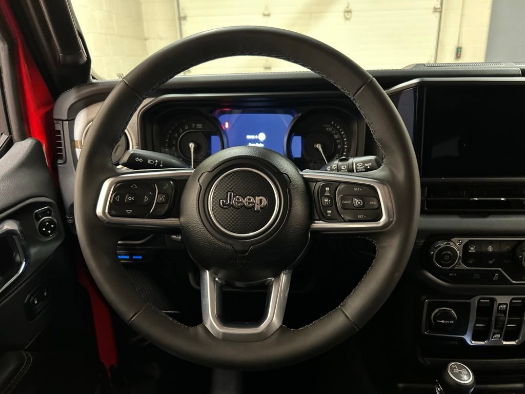 Used 2025 Jeep Wrangler Unlimited Sahara AWD/4WD image 17