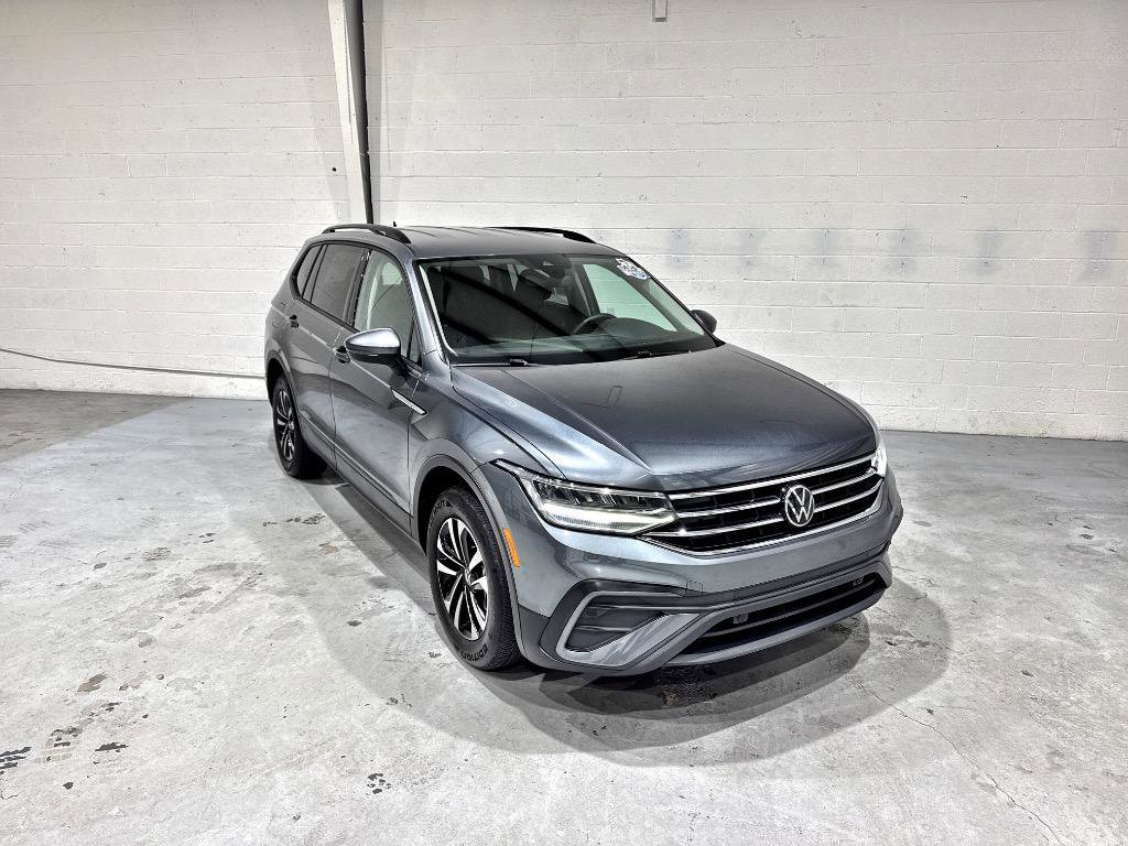 Used 2022 Volkswagen Tiguan S image 2
