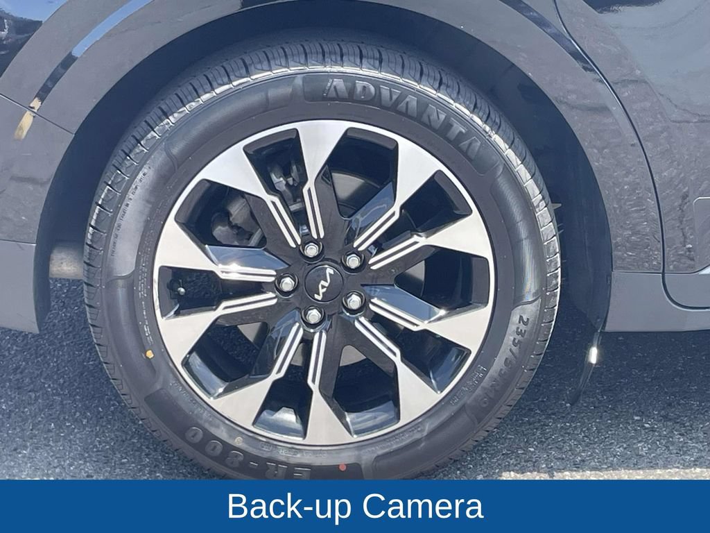 Used 2024 Kia Carnival EX FWD image 13