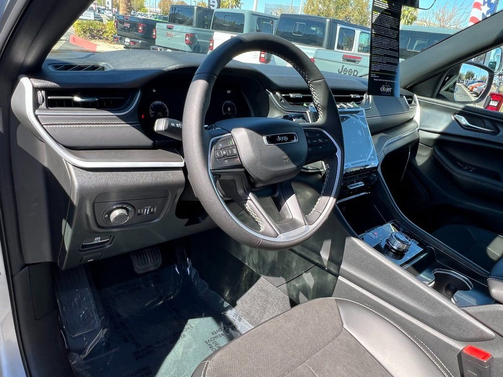 New 2025 Jeep Grand Cherokee L Altitude image 19