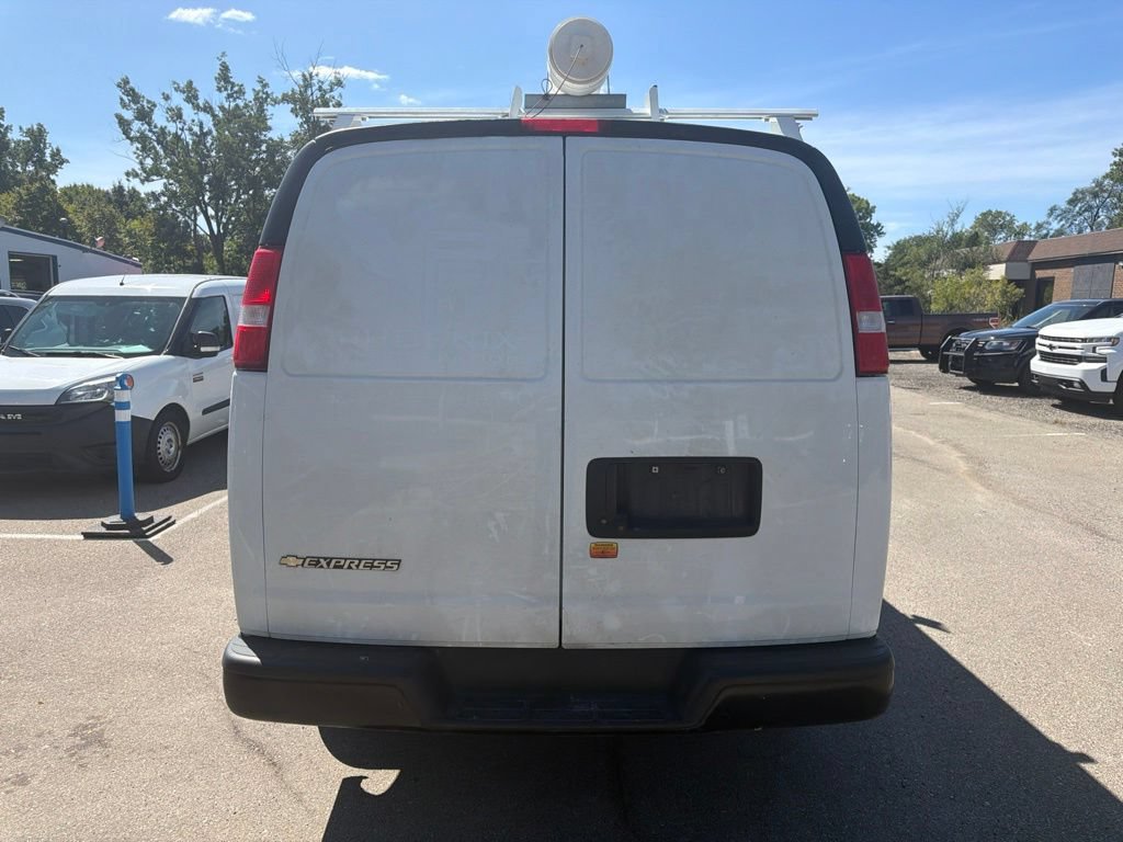Used 2022 Chevrolet Express 2500 w/ Driver Convenience Package RWD image 6
