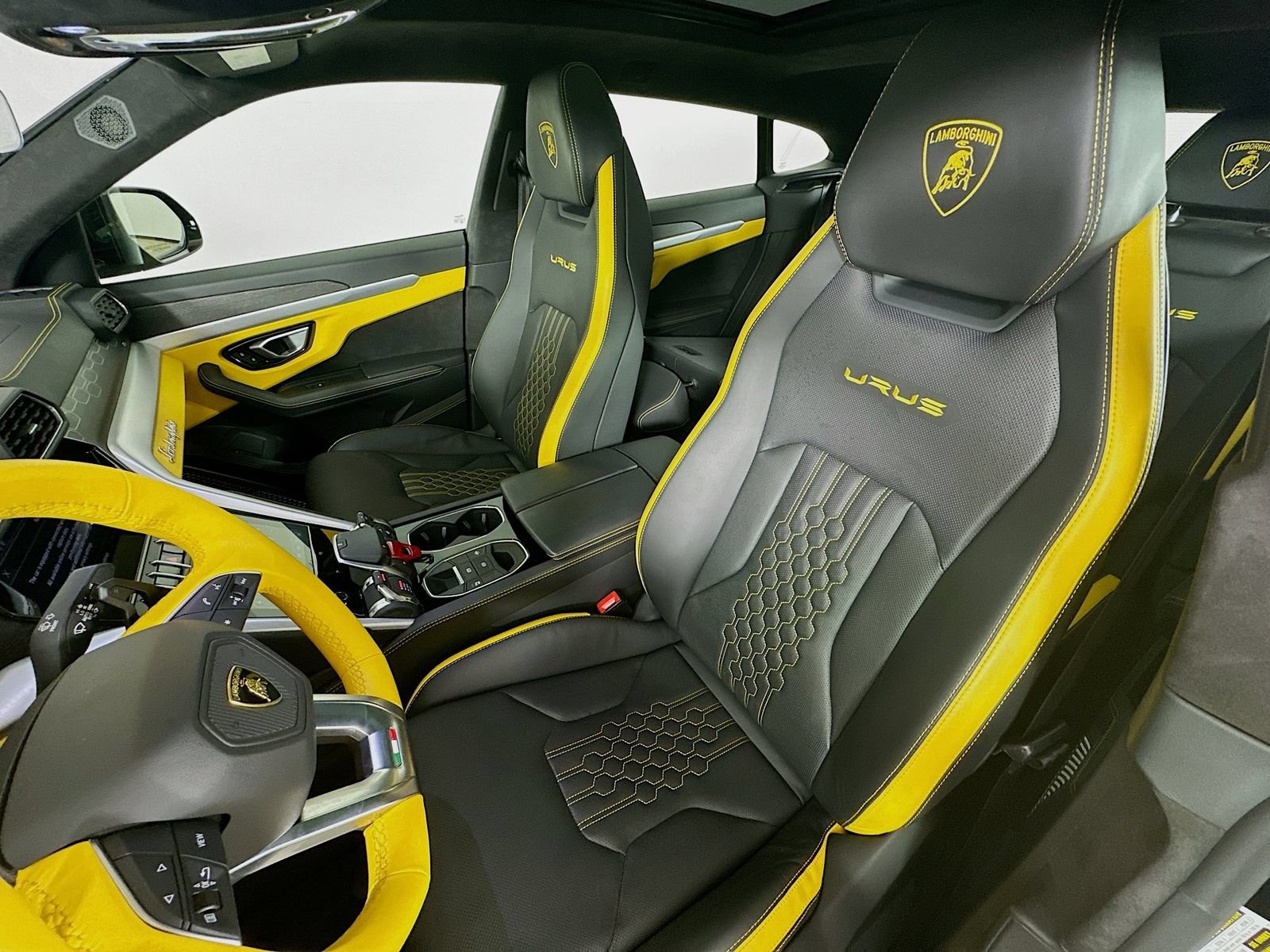 Used 2024 Lamborghini Urus S AWD/4WD image 35