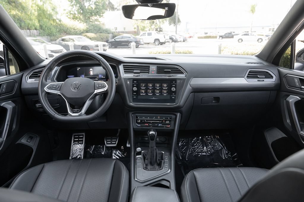 Used 2023 Volkswagen Tiguan SE R-Line FWD image 24