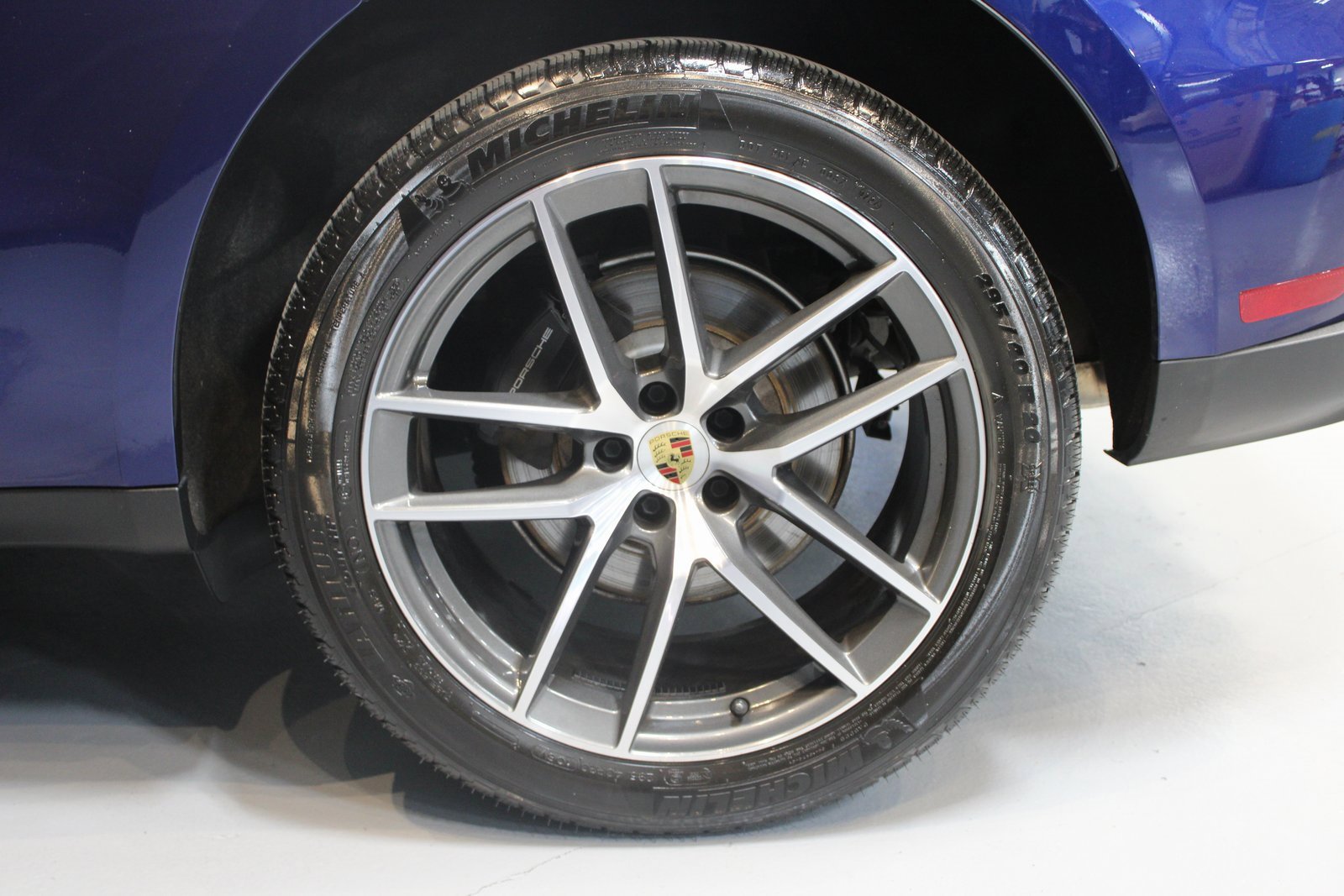 Certified 2024 Porsche Macan image 12