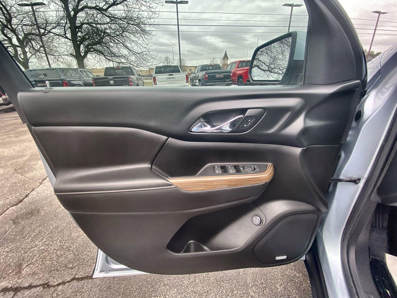 Used 2017 GMC Acadia SLE image 21