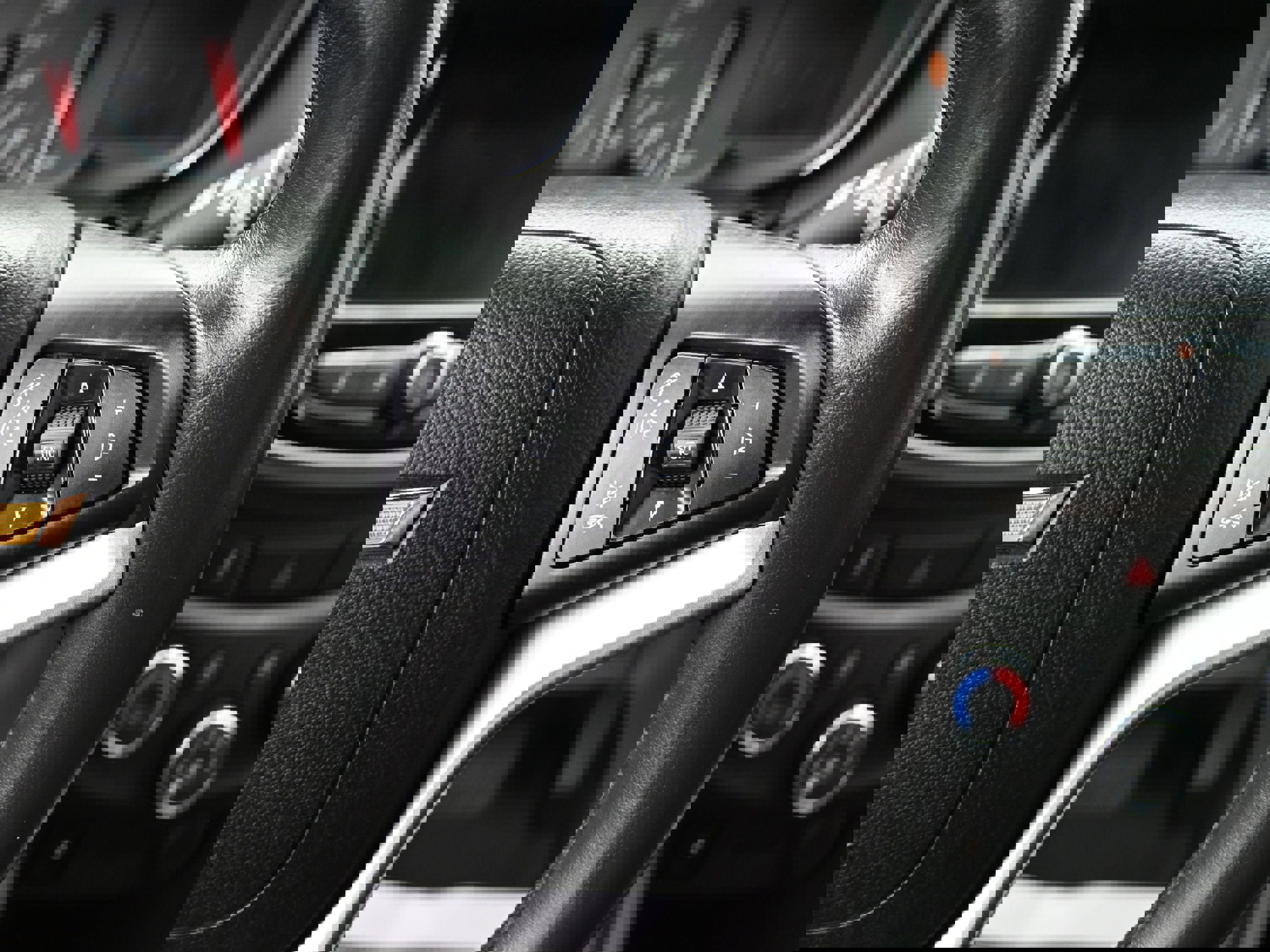 Used 2022 Chevrolet Trax LT w/ Midnight Edition image 12