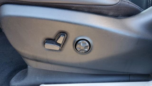 Certified 2024 Chrysler Pacifica Touring-L image 21