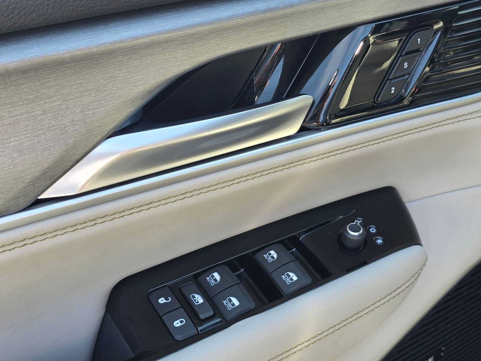 Used 2025 Jeep Wagoneer 4WD image 24