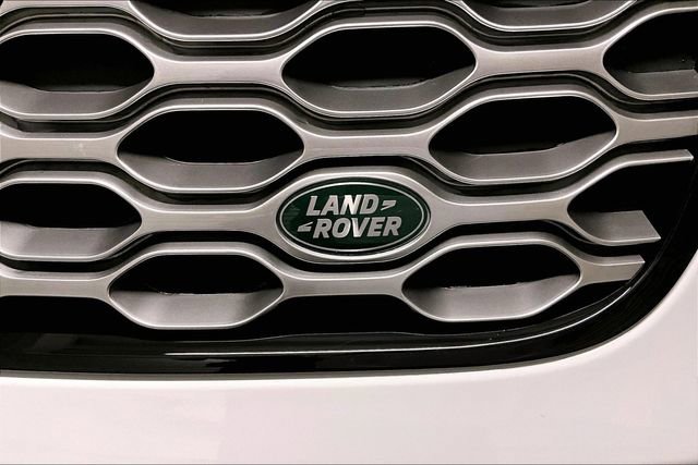 Certified 2025 Land Rover Discovery S image 32