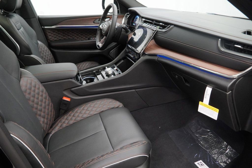 New 2025 Jeep Grand Cherokee L Summit w/ Obsidian Package image 36