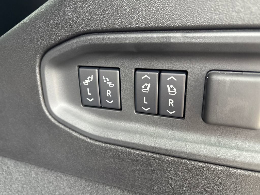 New 2026 Cadillac Vistiq Premium Luxury w/ LPO, Floor Liner Package image 47