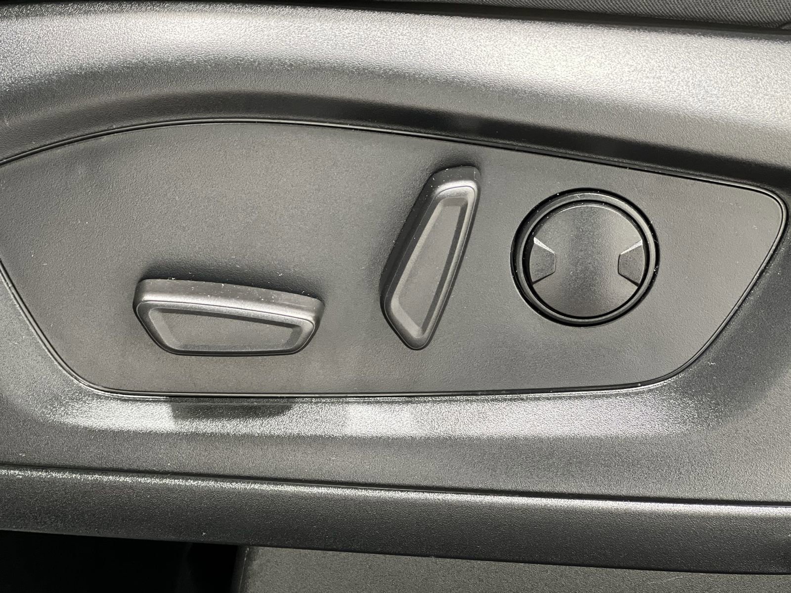 Used 2025 Ford Explorer Active image 12