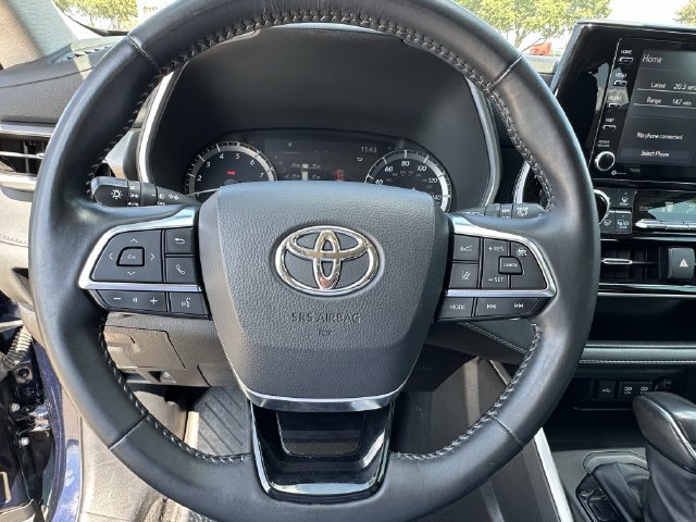 Used 2021 Toyota Highlander XLE AWD/4WD image 12