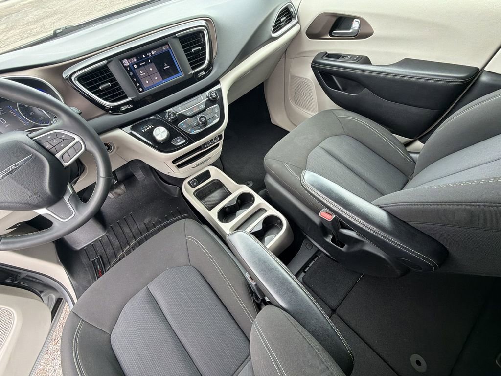 Used 2022 Chrysler Voyager LX FWD image 20