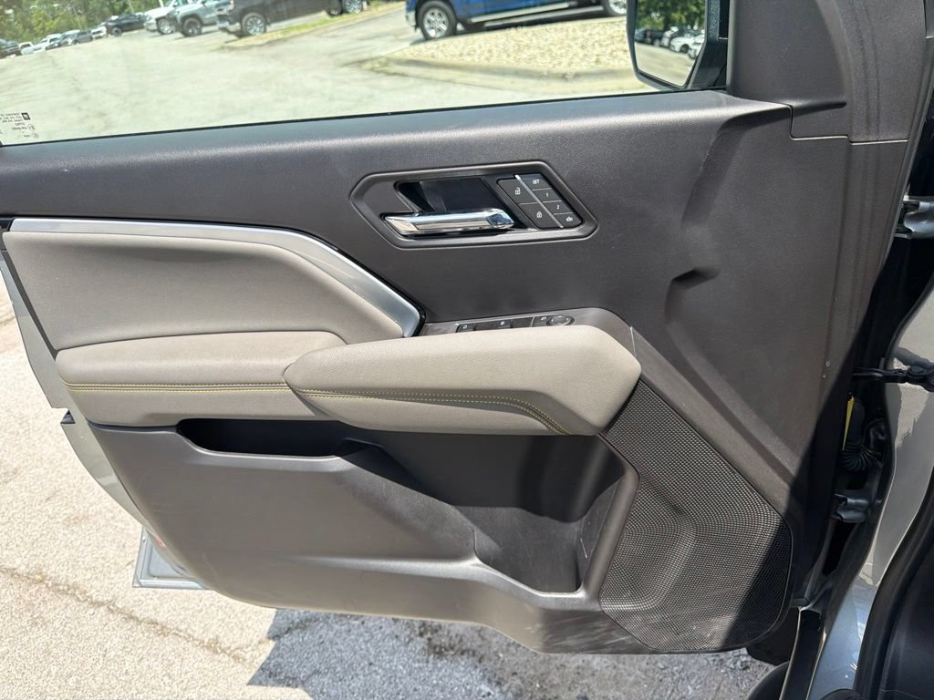 Used 2025 Chevrolet Colorado ZR2 w/ Technology Package AWD/4WD image 15