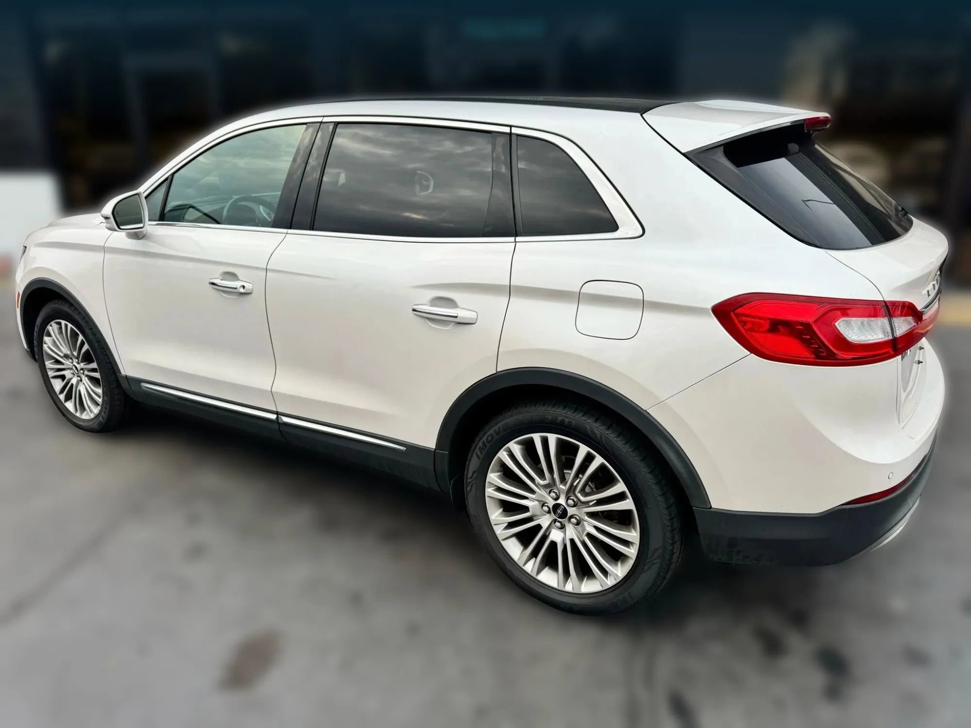 Used 2018 Lincoln MKX Reserve w/ Lincoln MKX Climate Package image 3