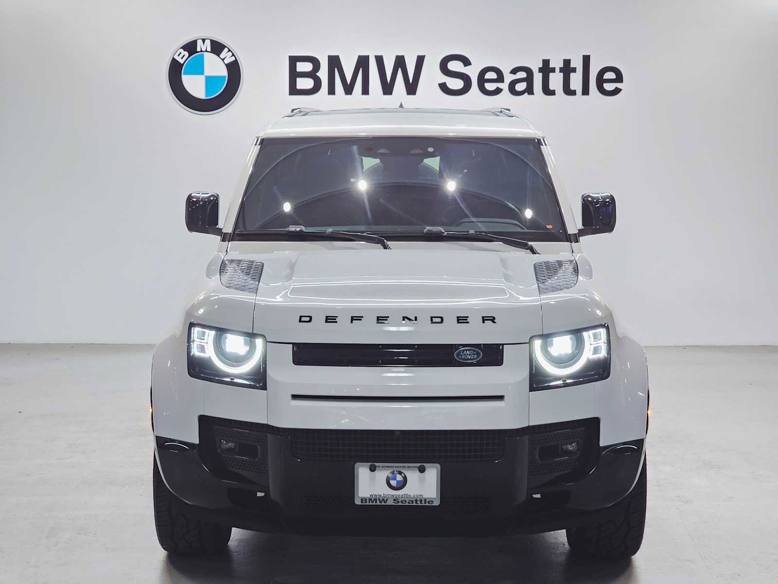 Used 2024 Land Rover Defender 130 X-Dynamic SE image 6