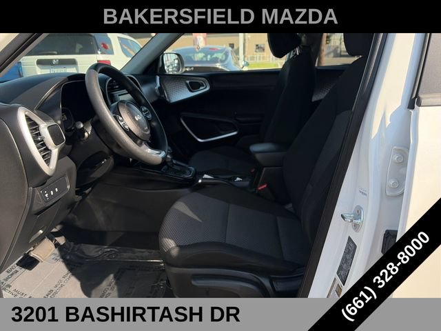Used 2025 Kia Soul LX w/ LX Technology Package FWD image 9