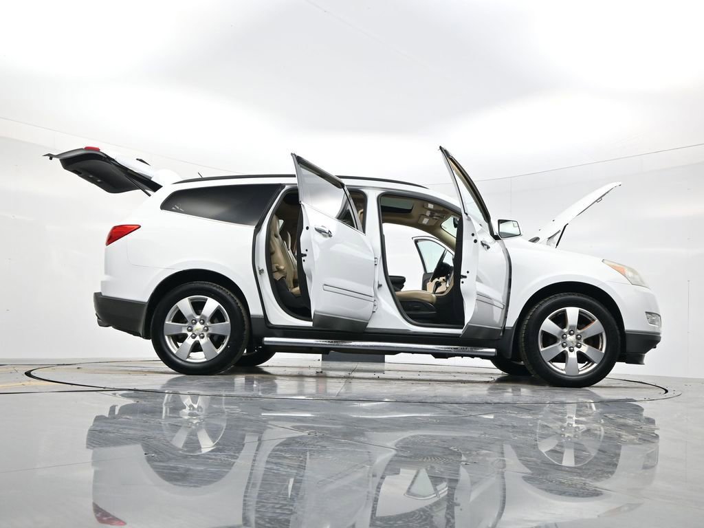 Used 2009 Chevrolet Traverse LTZ image 64