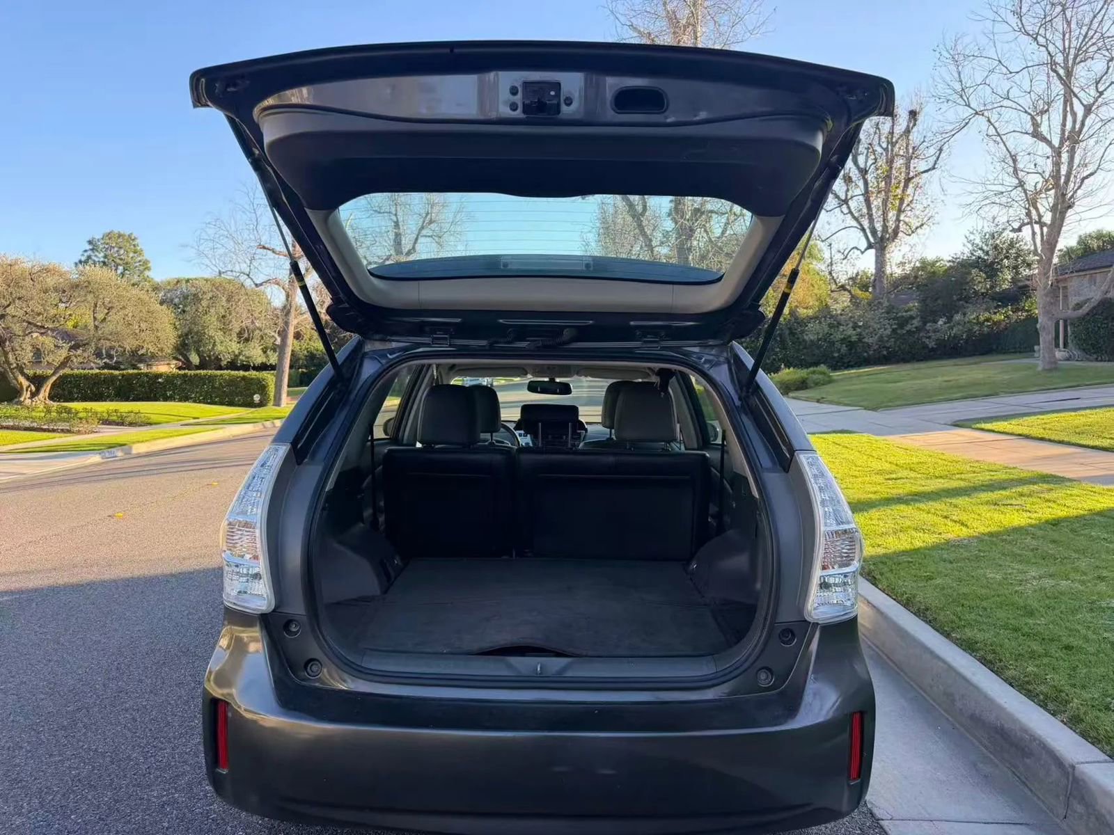 Used 2012 Toyota Prius V Five image 13