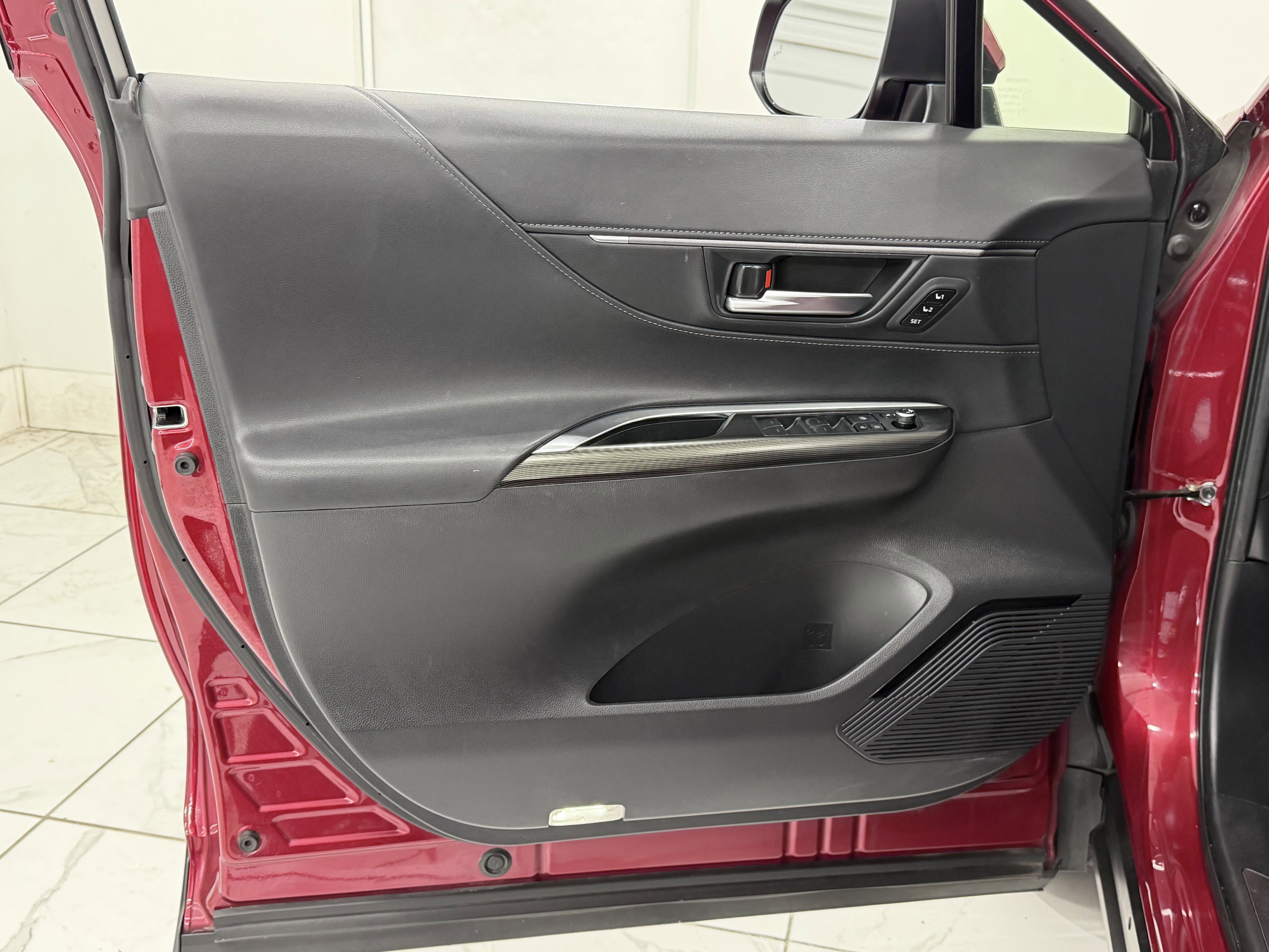 Used 2021 Toyota Venza XLE w/ Softex Package image 25