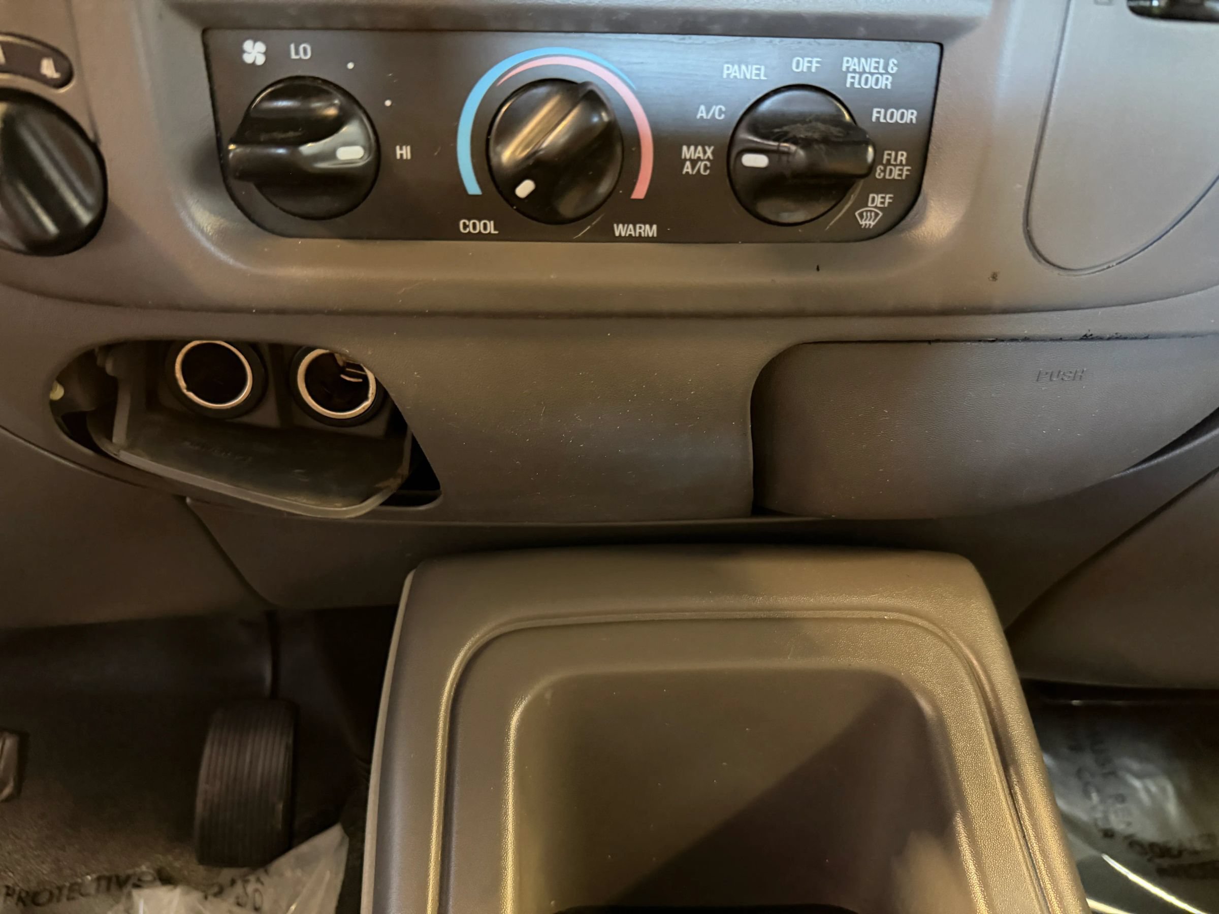Used 2000 Ford Expedition XLT AWD/4WD image 18