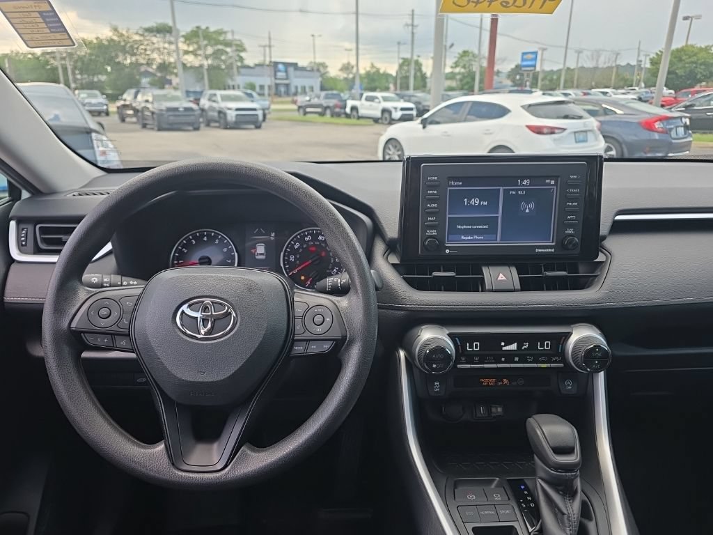 Used 2021 Toyota RAV4 XLE w/ Convenience Package FWD image 13