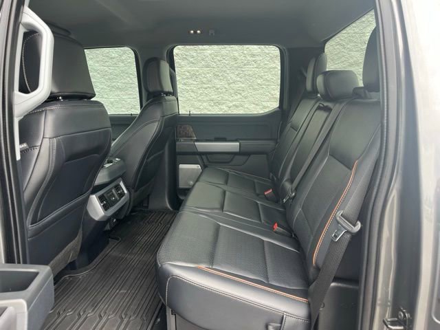 Used 2025 Ford F250 Lariat w/ Chrome Package image 5