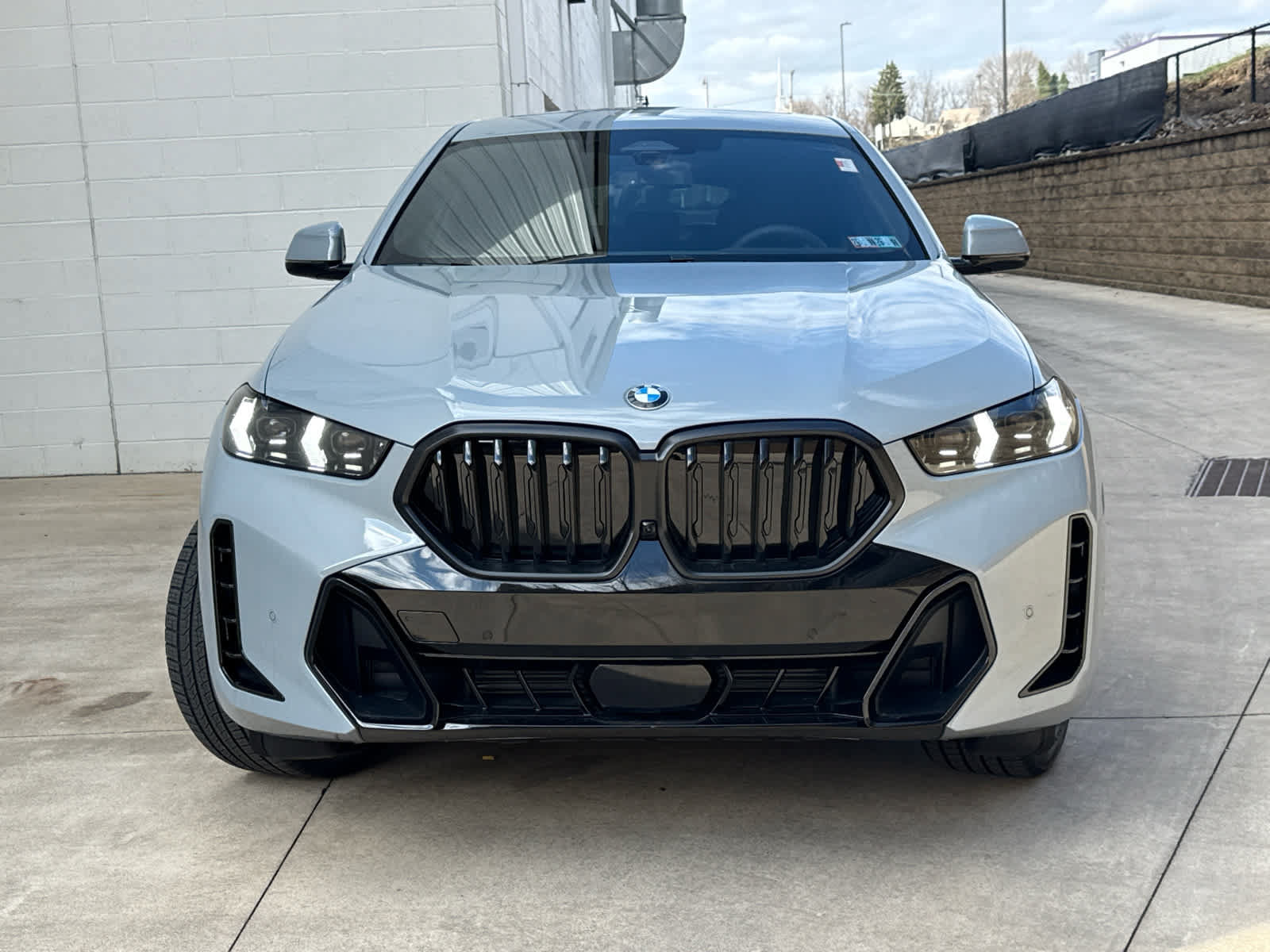 Used 2026 BMW X6 xDrive40i w/ Climate Comfort Package AWD/4WD image 2